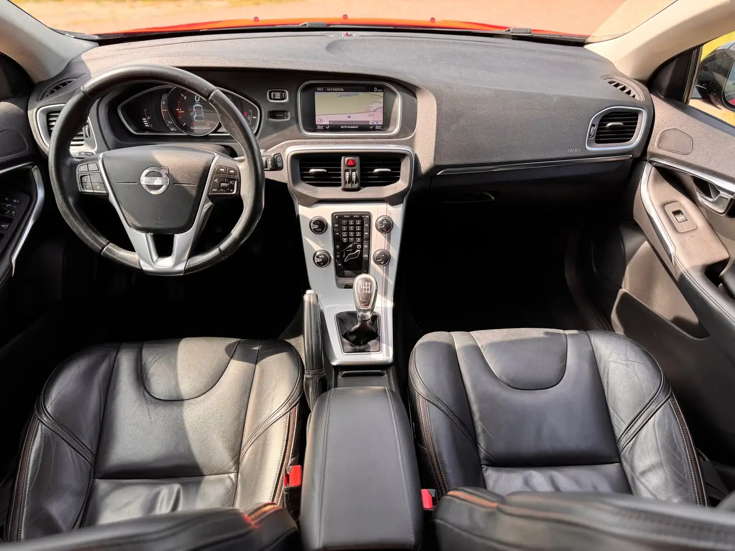 Volvo V40 Cross Country 1.6 D2 Summum Leer Clima Navi PDC Trekhaak Stoelve Rouge - 2