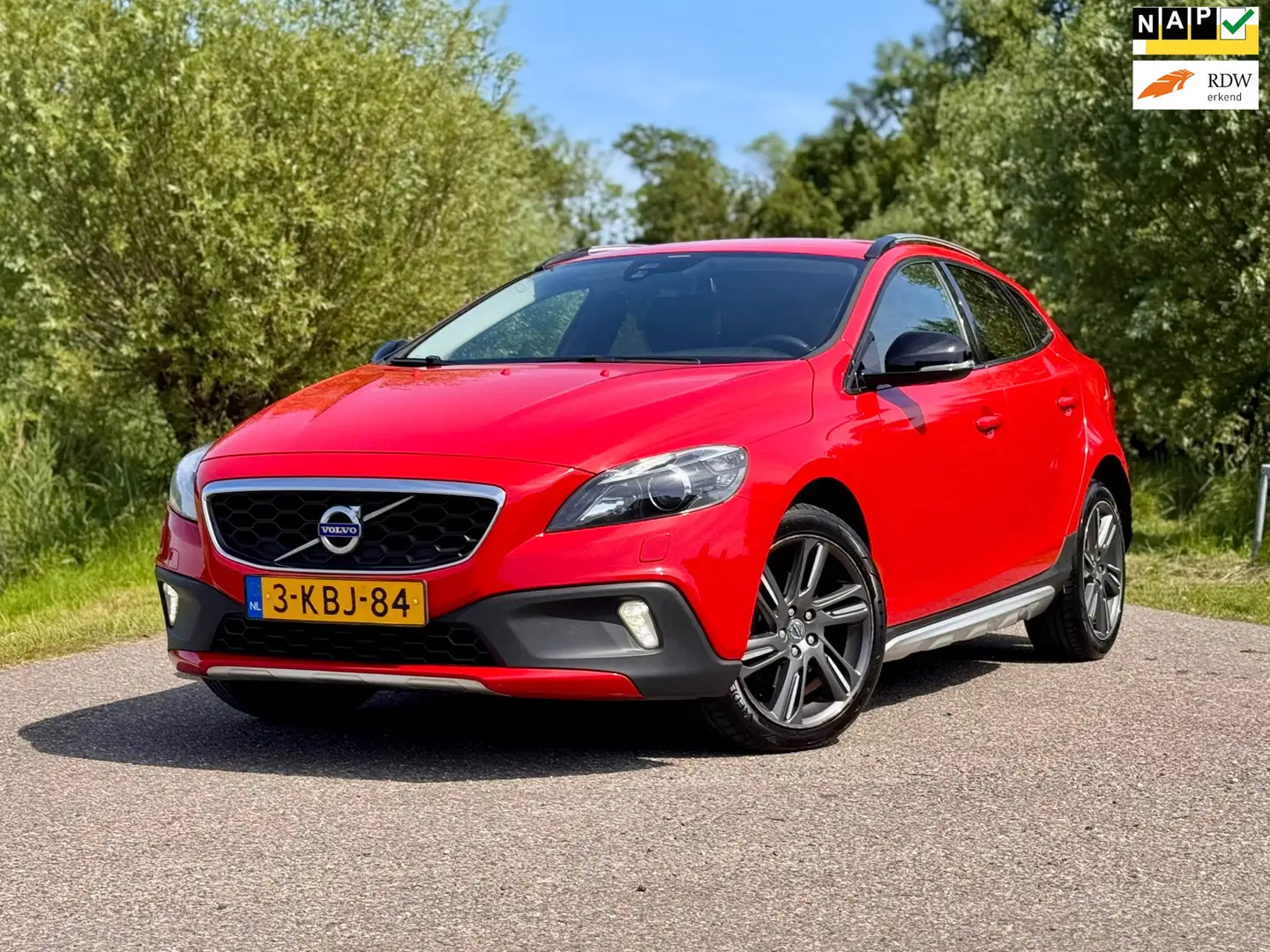 Volvo V40 Cross Country 1.6 D2 Summum Leer Clima Navi PDC Trekhaak Stoelve Red - 1
