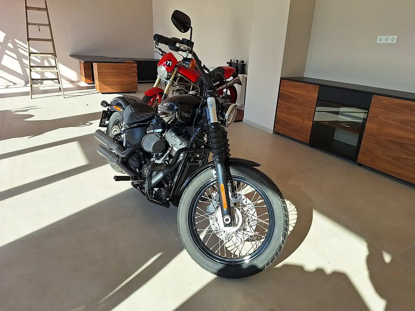 Harley-Davidson Softail Softail Street Bob **Toller Zustand** Schwarz - 2