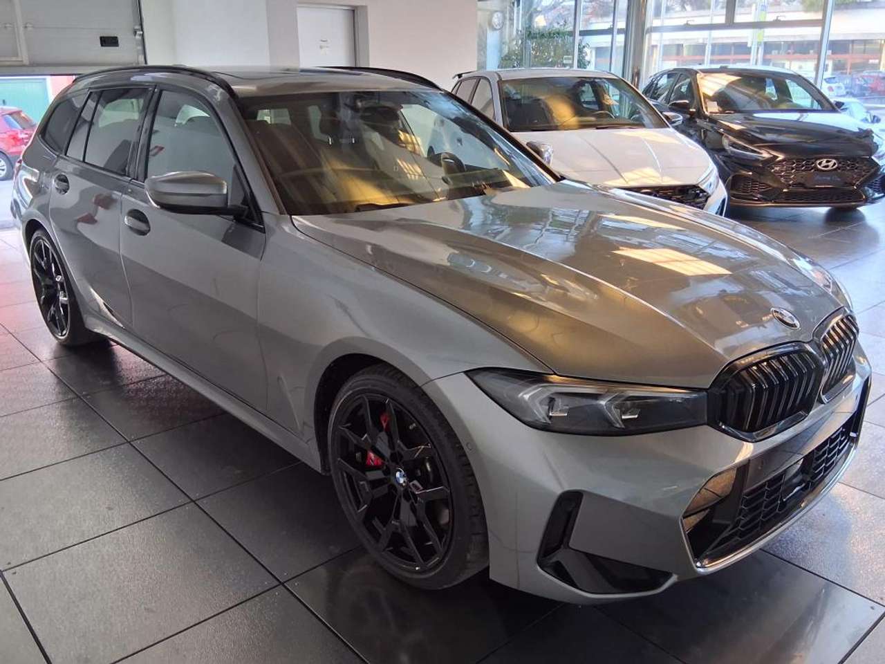 BMW 320 MSPORT tetto apr./imp.fren.maggiorato/pinze rosse/harman kardon