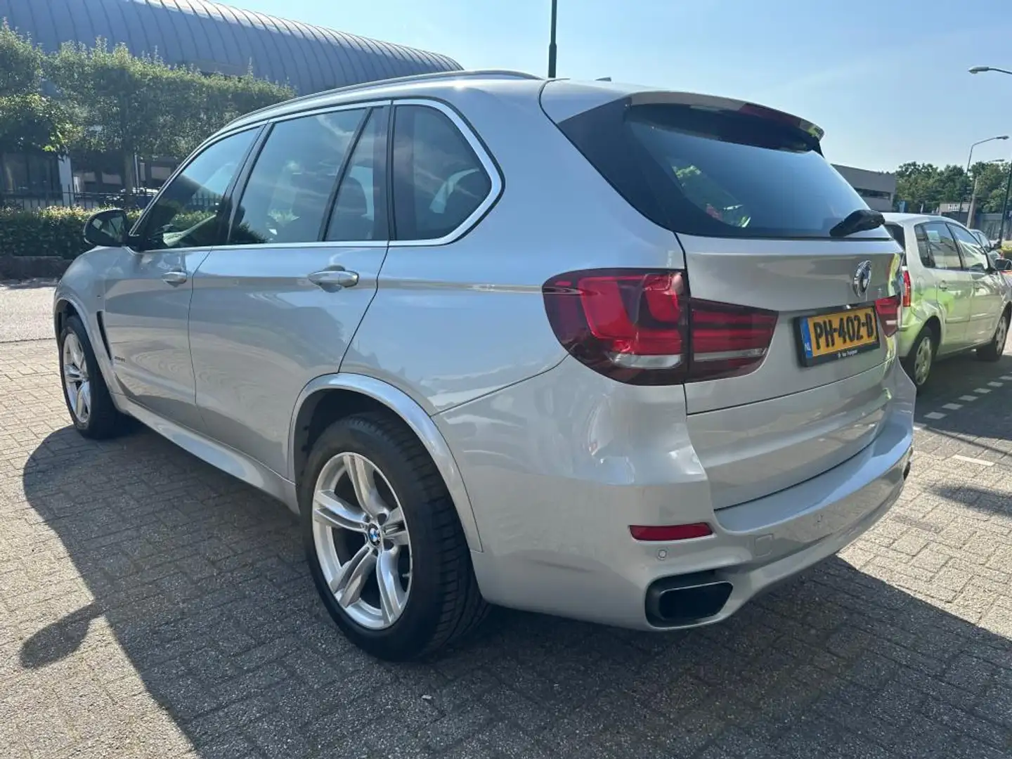 BMW X5 XDrive35i High Executive, M-Pakket, NL-Auto, Pano, Grijs - 2