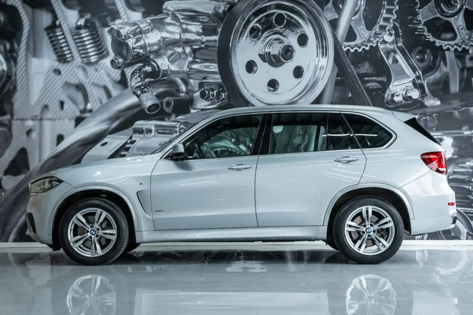 BMW X5 XDrive35i High Executive, M-Pakket, NL-Auto, Pano, Grijs - 2