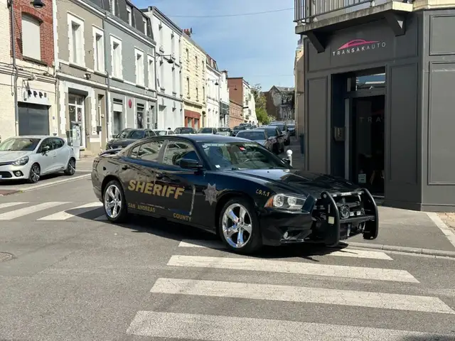 Dodge Charger R/T 5.7 L / CAMERA DE RECUL / MODIFICATION SHERIFF