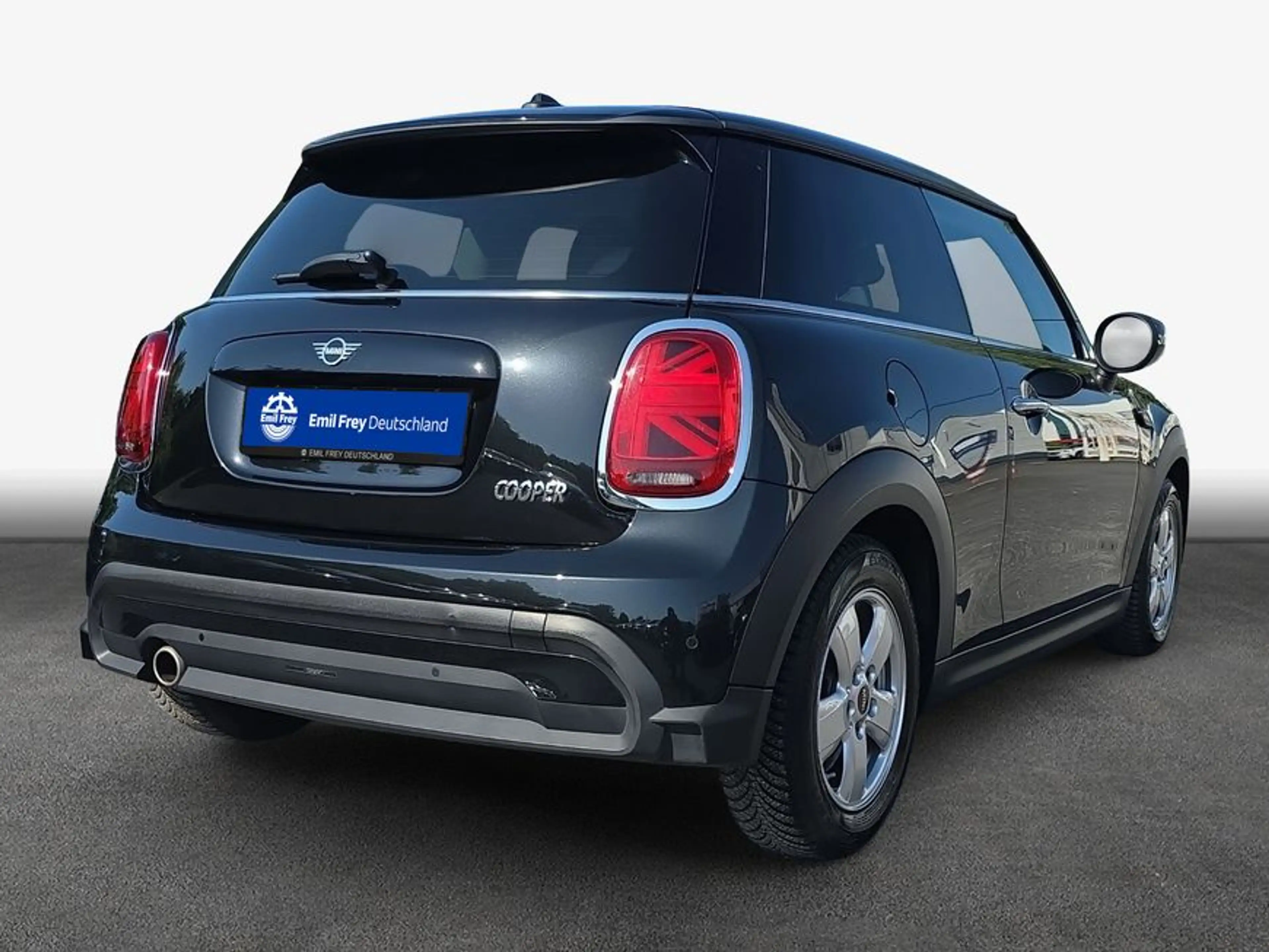 MINI Cooper E Cooper Essential Trim SHZ + PARKASSISTENT — photo 2