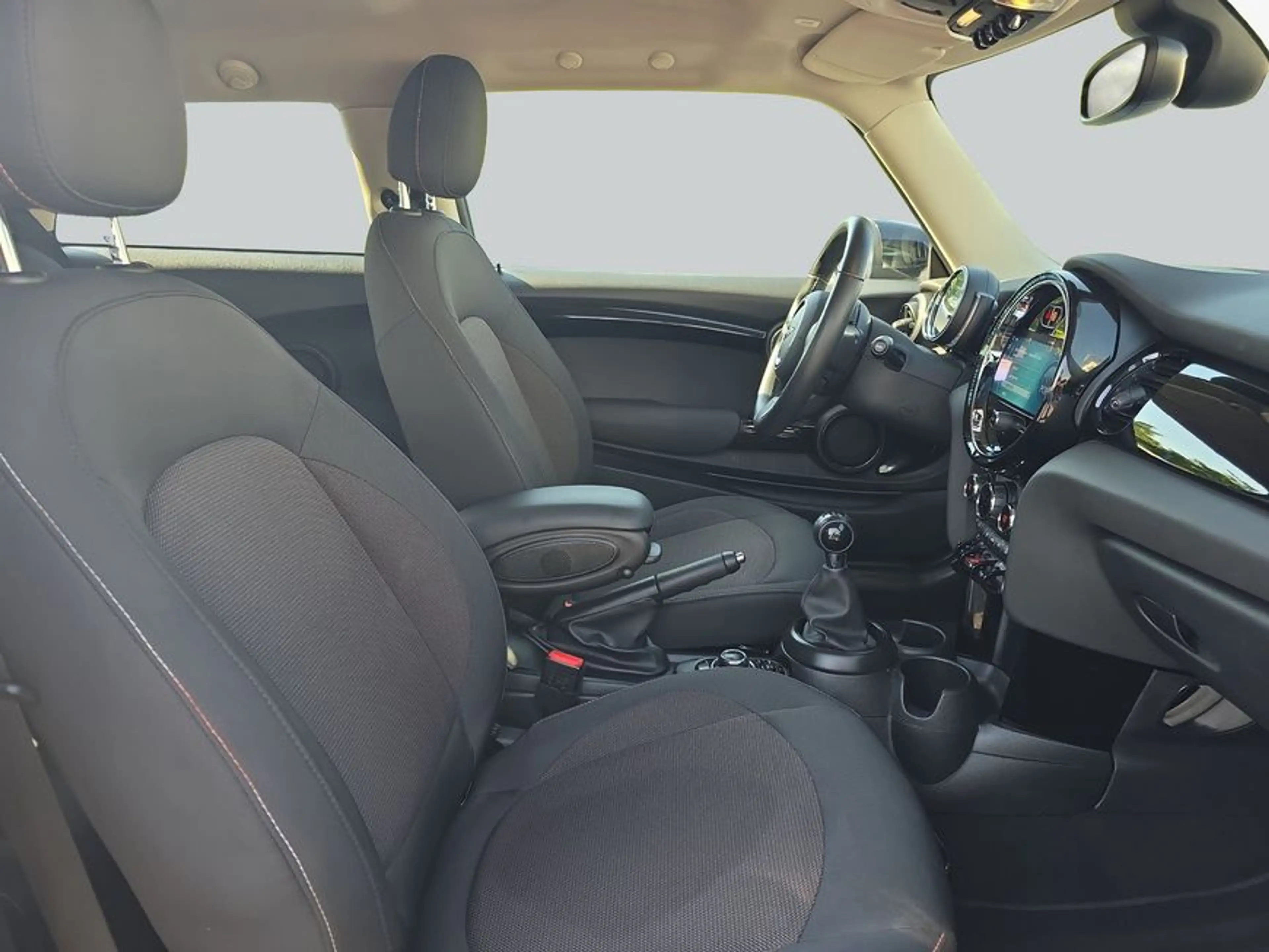MINI Cooper E Cooper Essential Trim SHZ + PARKASSISTENT — photo 13