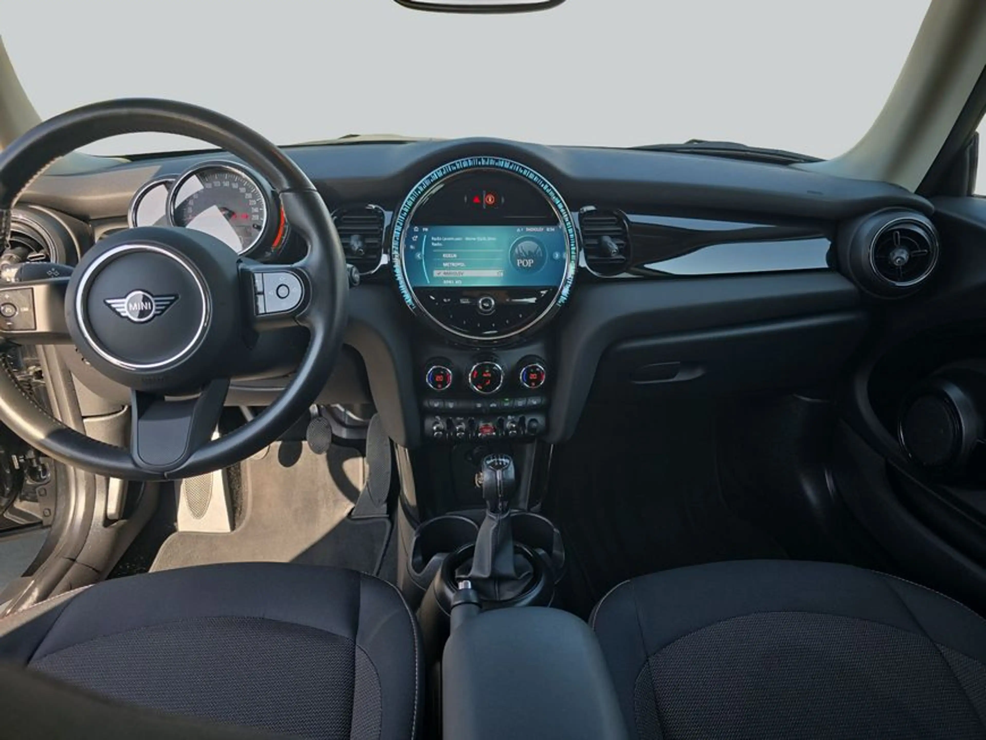 MINI Cooper E Cooper Essential Trim SHZ + PARKASSISTENT — photo 14