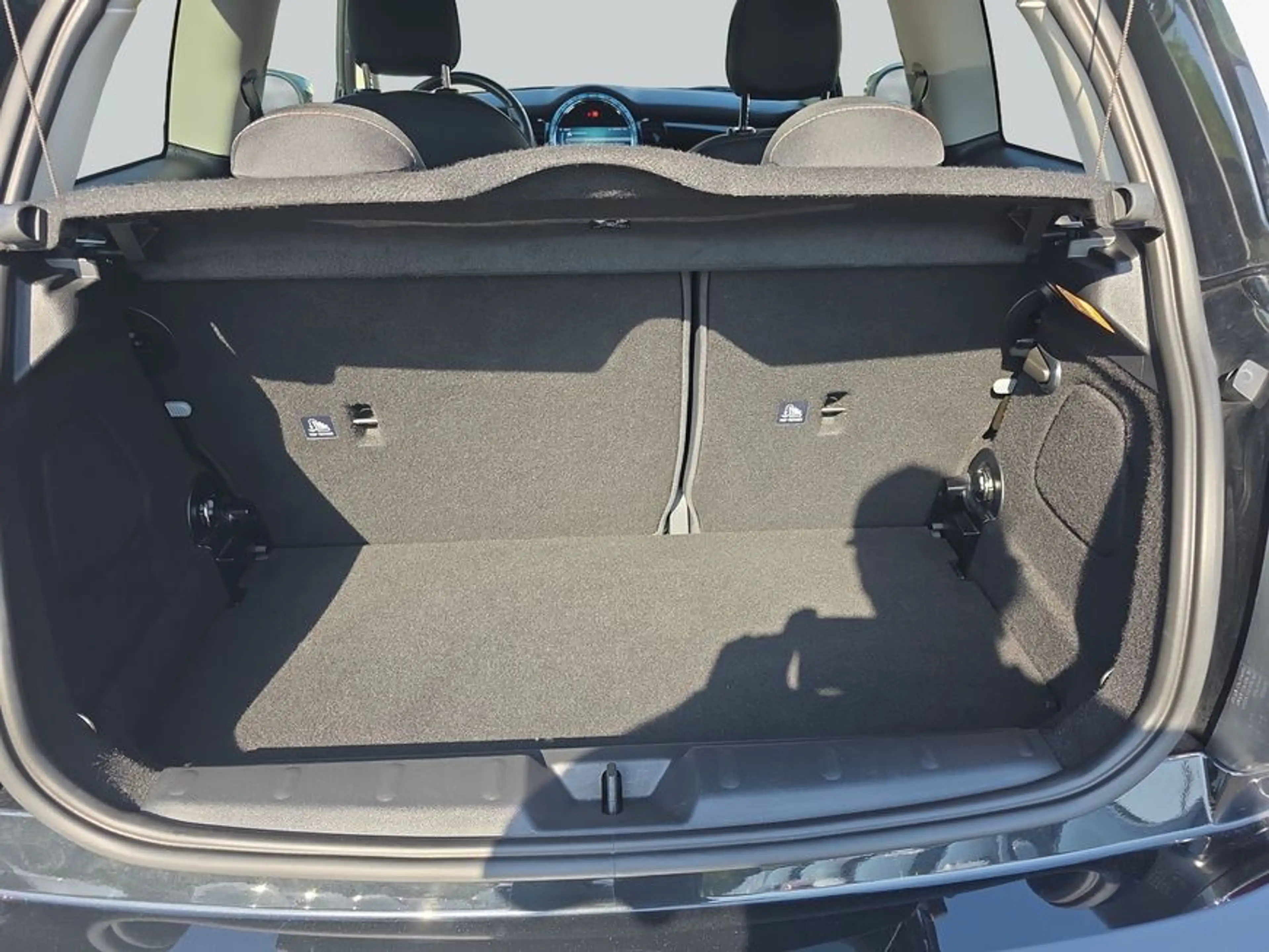 MINI Cooper E Cooper Essential Trim SHZ + PARKASSISTENT — photo 9