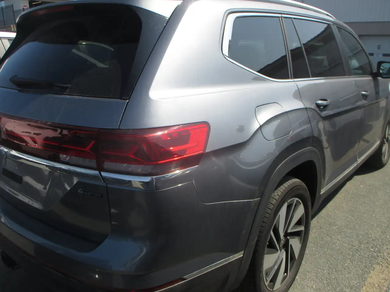 Volkswagen Atlas photo Volkswagen Atlas