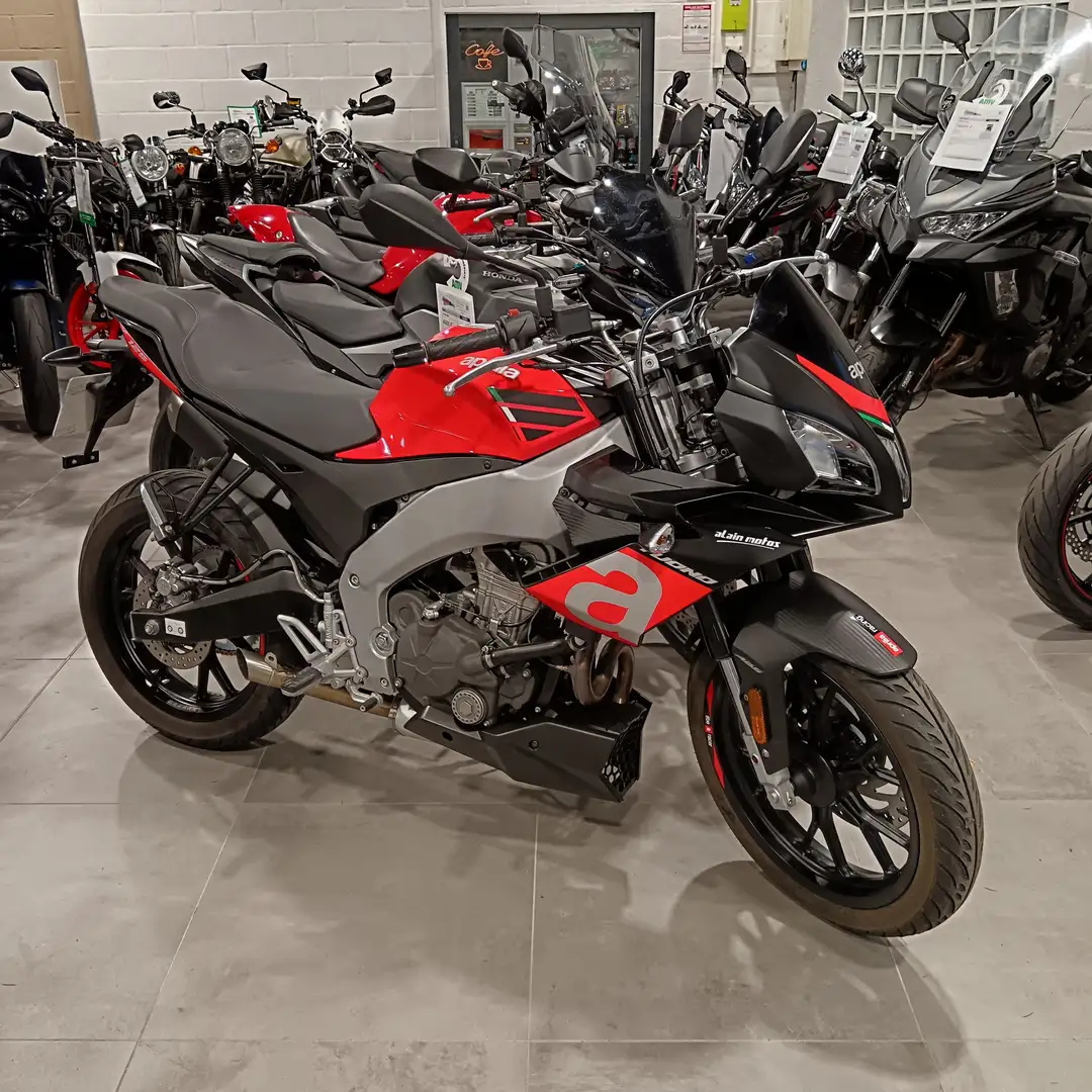 Aprilia Tuono Rojo - 1