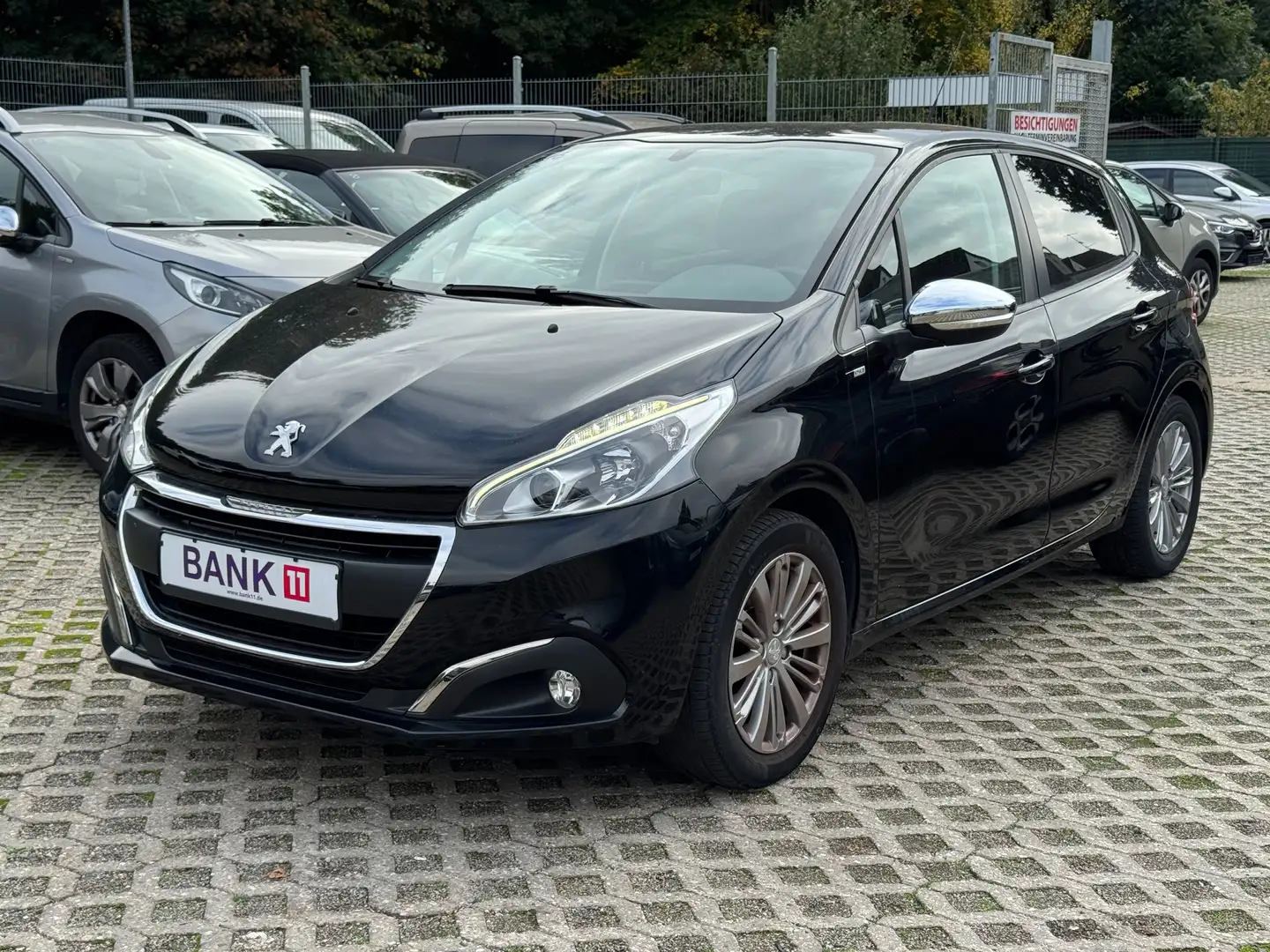 Peugeot 208 1,2i*Navi*Klima*1.Hand* Noir - 1