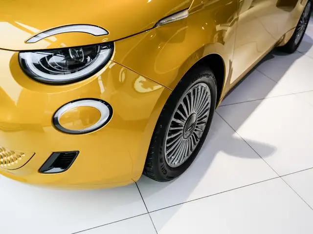 Fiat 500 view 3