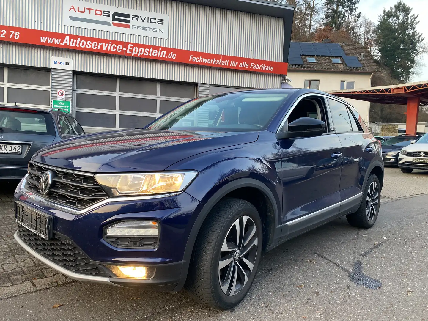 Volkswagen T-Roc 1.5 TSI United ACT DSG Scheckheft u-frei Navi AHK Bleu - 1