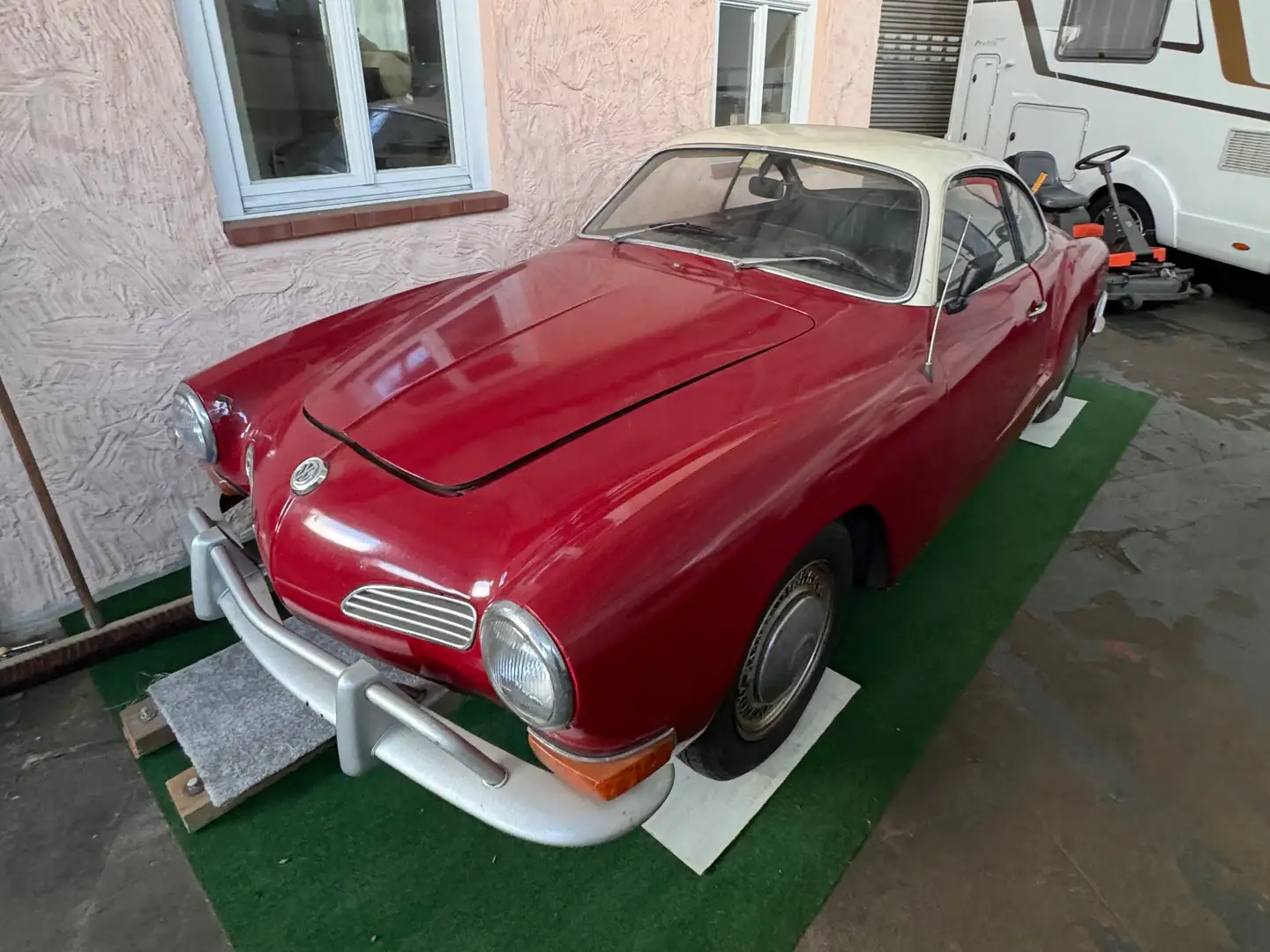 Volkswagen Karmann Ghia Roşu - 1