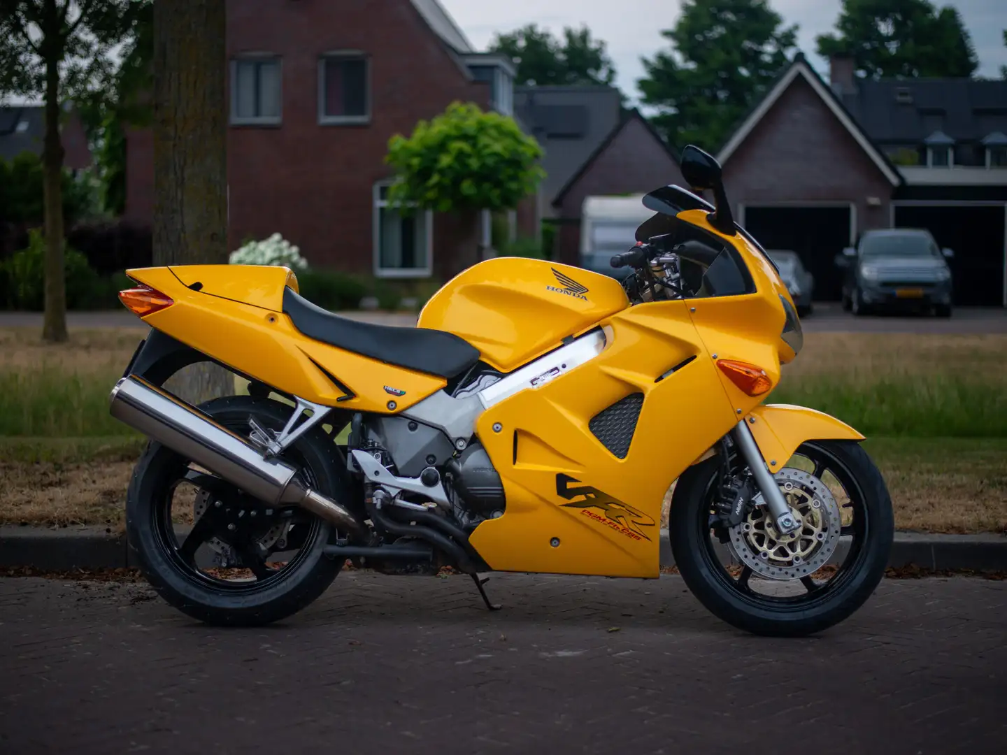 Honda VFR 800 RC46 Žlutá - 2