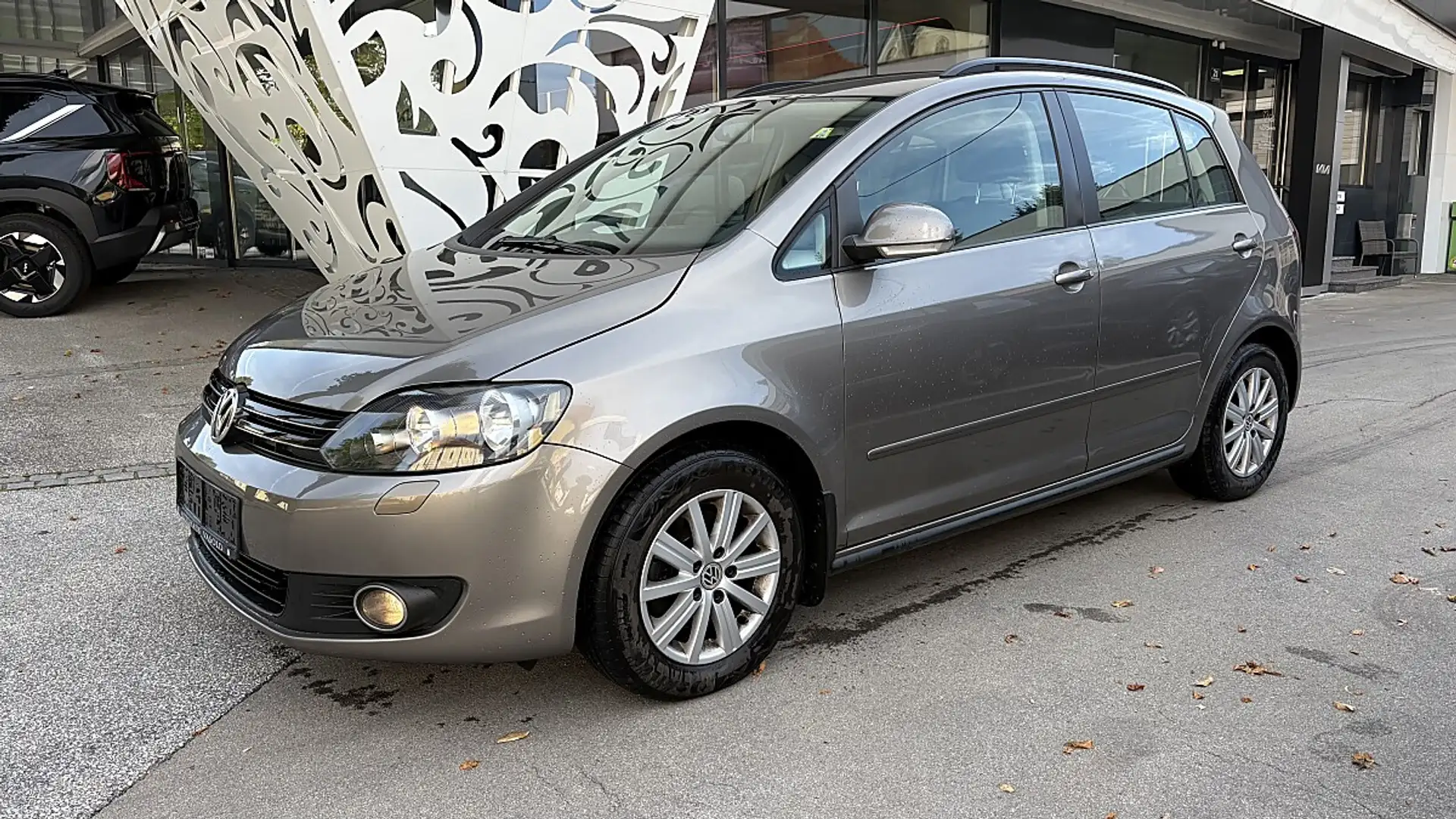 Volkswagen Golf Plus Rabbit 2012 BMT 1,6 TDI DPF DSG Braun - 1