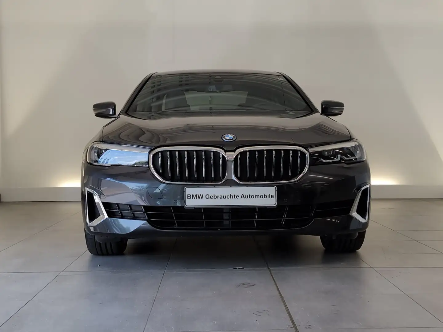 BMW 530 e Lim Luxury Line Navi/LED/HarmKar/Lordose/PA Harm Grau - 2