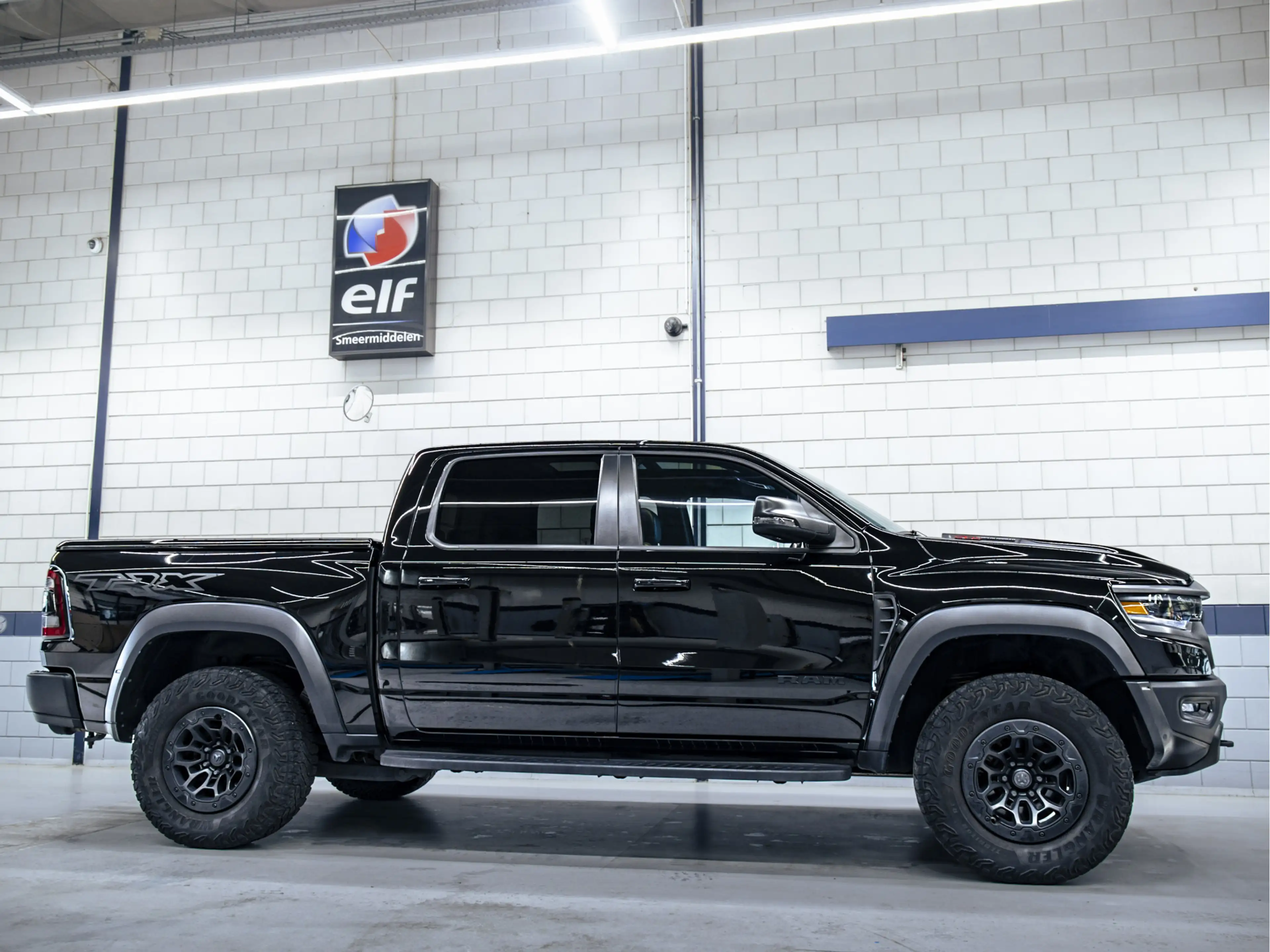 Dodge RAM 1500 TRX Blacked Out | V8 6.2L Supercharged 702PK — photo 2
