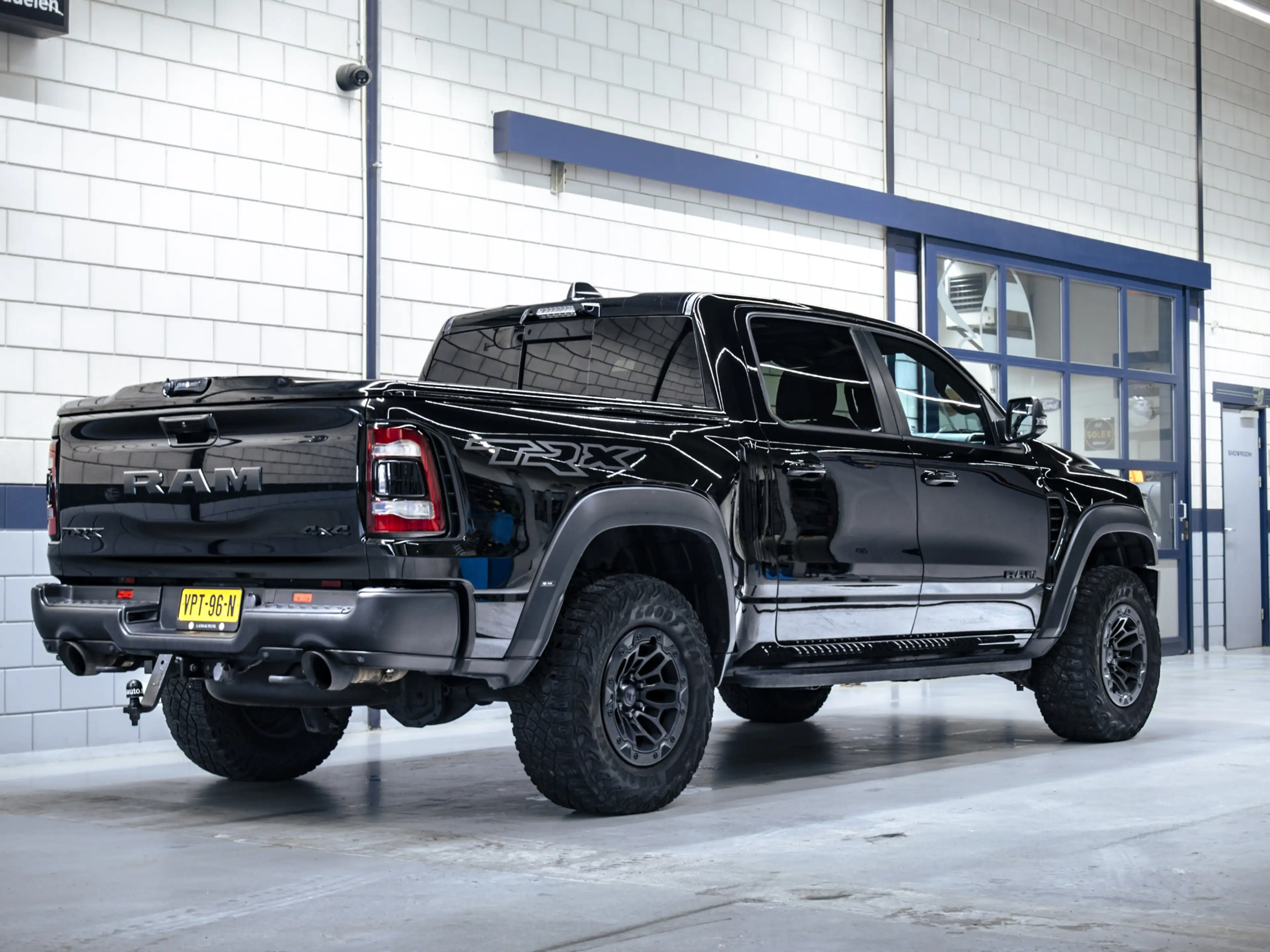 Dodge RAM 1500 TRX Blacked Out | V8 6.2L Supercharged 702PK — photo 3