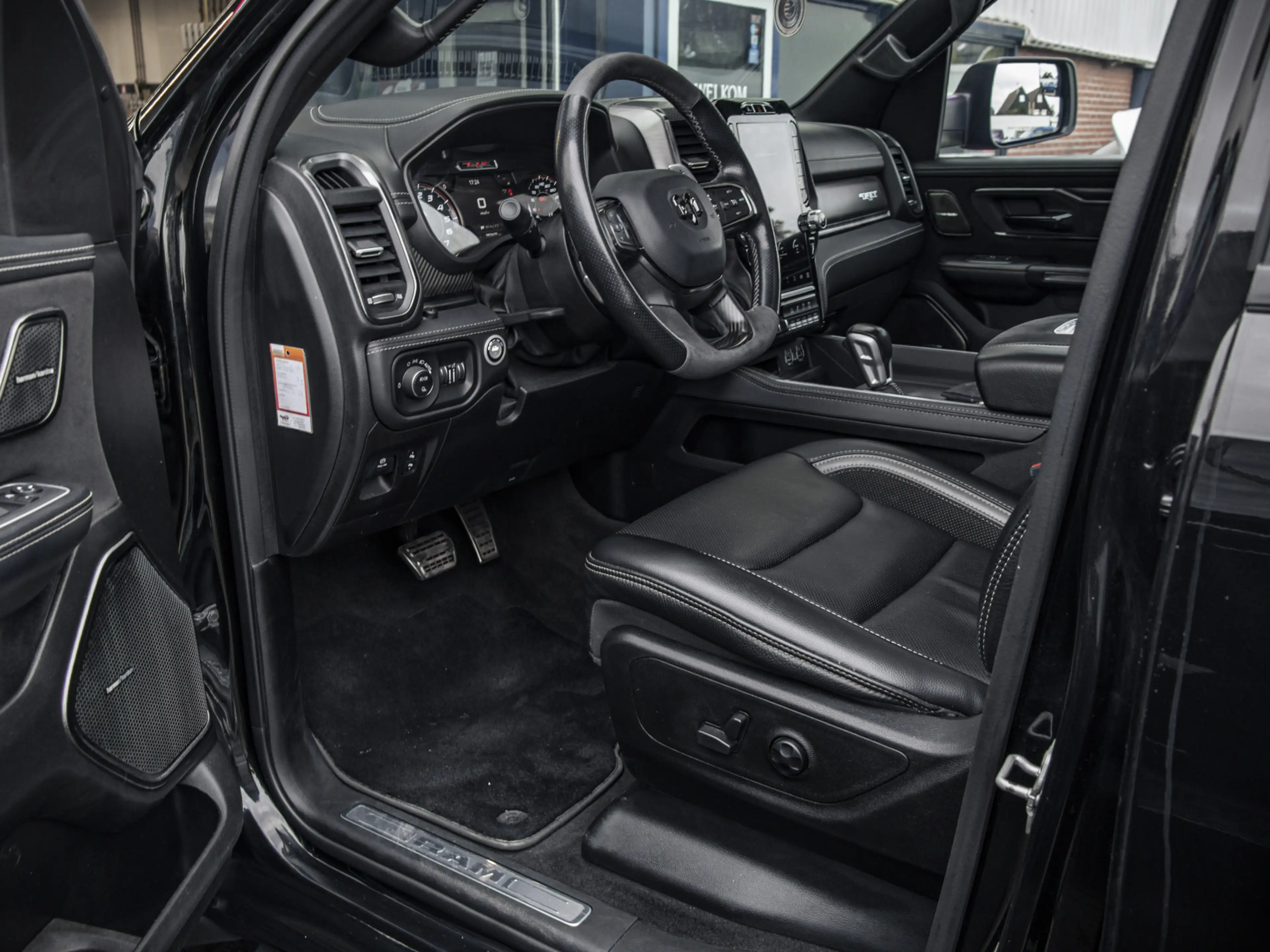 Dodge RAM 1500 TRX Blacked Out | V8 6.2L Supercharged 702PK — photo 13