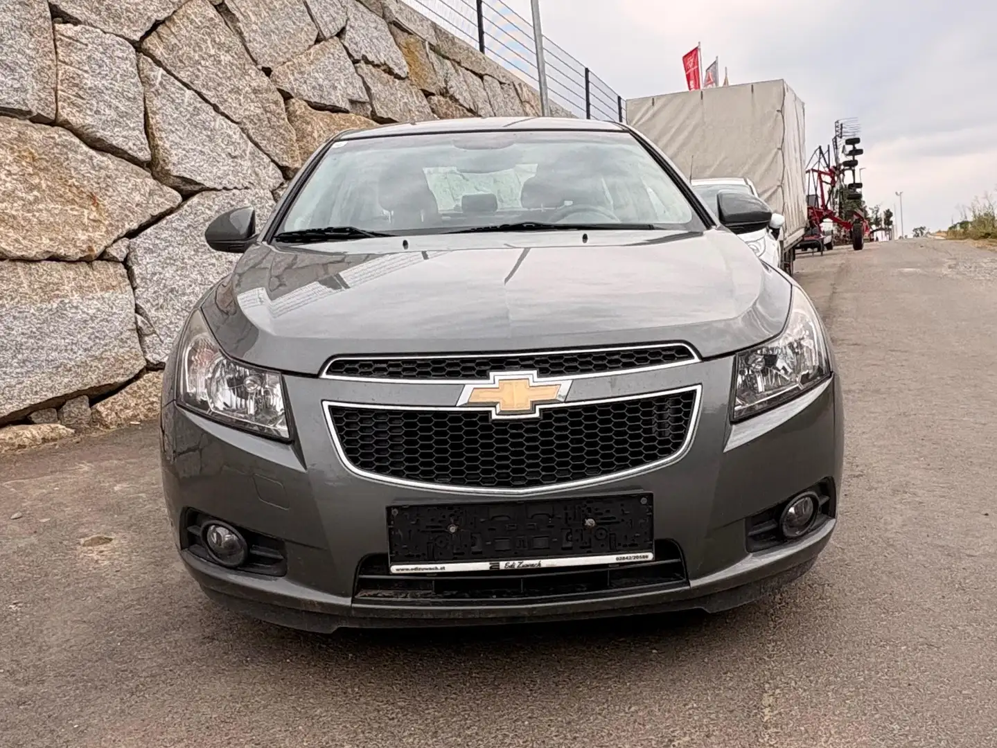 Chevrolet Cruze Cruze 2,0 VCDI LS Navi Grau - 2