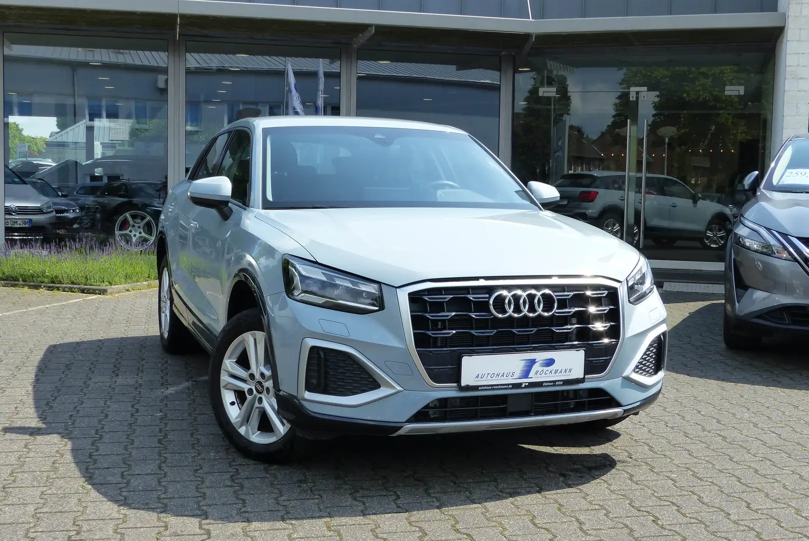 Audi Q2 35 TFSI Aut. Matrix App Kamera DAB el.Heckk. Grau - 1