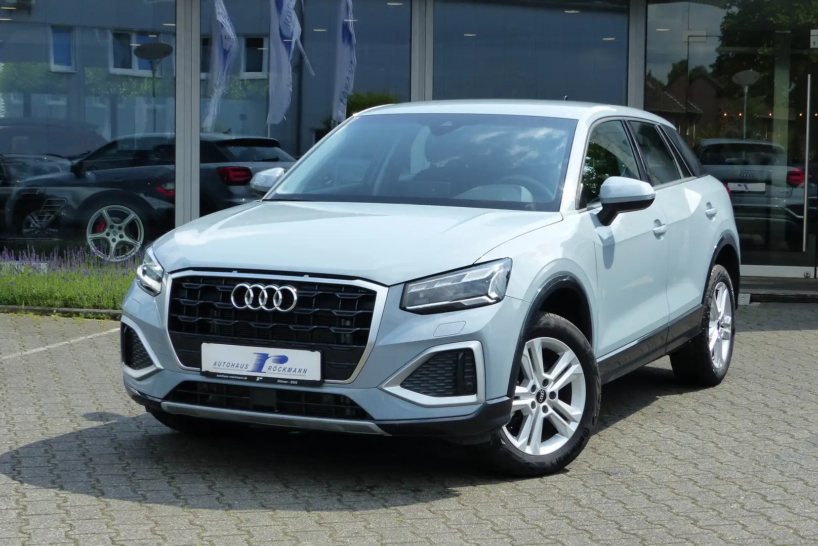 Audi Q2 35 TFSI Aut. Matrix App Kamera DAB el.Heckk. Grau - 2