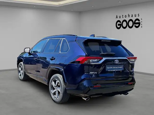 Toyota RAV4 view 3