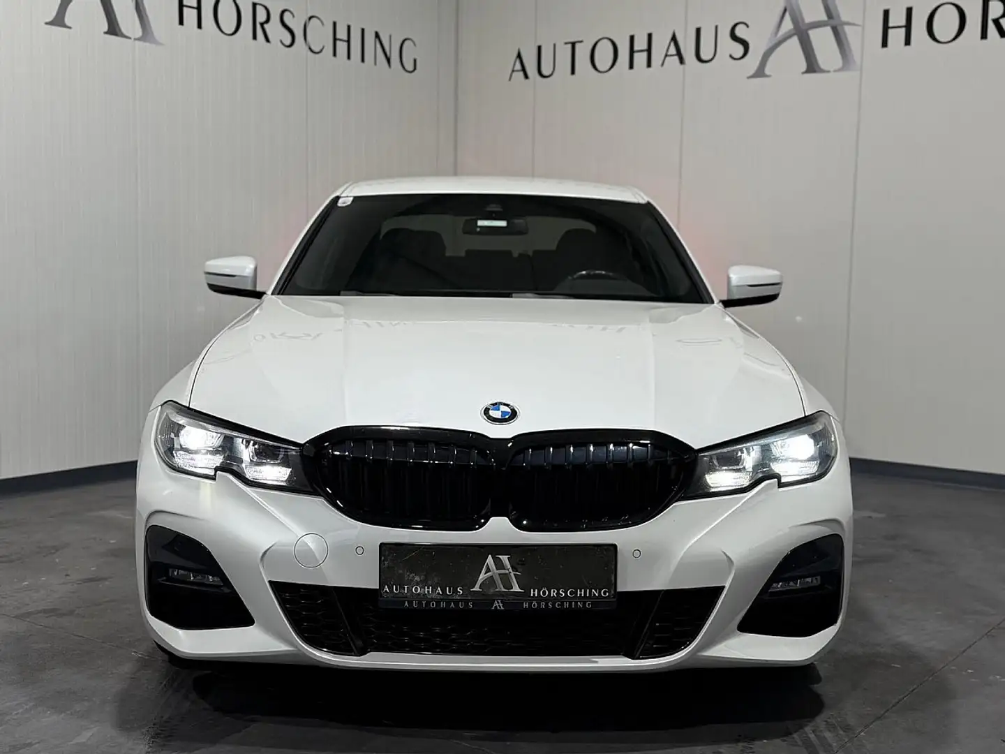 BMW 320 d xDrive Aut.//M-Paket//M-Sitze//HEAD-UP// Weiß - 2