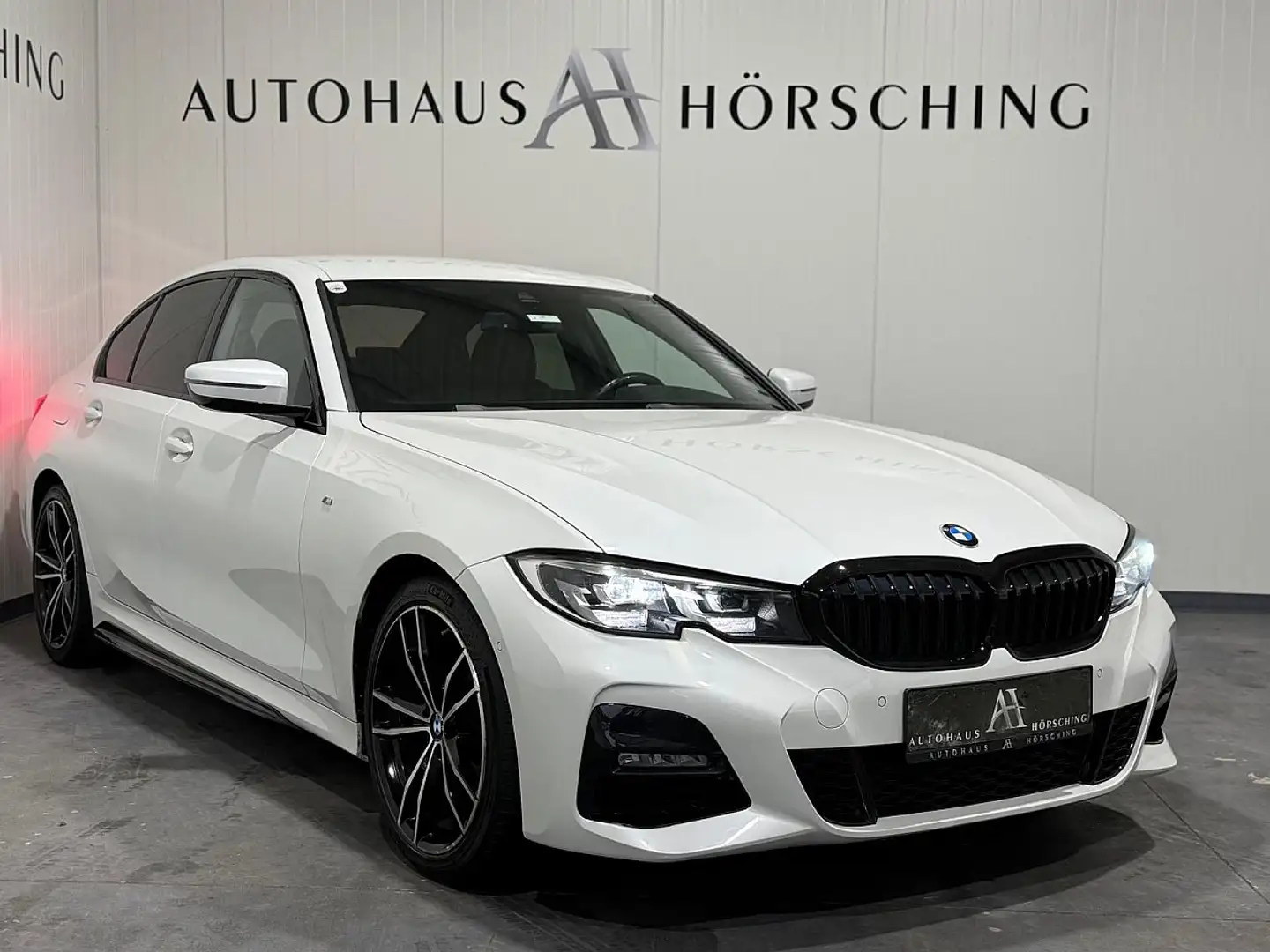 BMW 320 d xDrive Aut.//M-Paket//M-Sitze//HEAD-UP// Weiß - 1