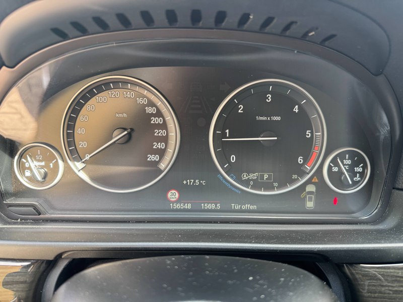 BMW 520 520d Kombi*2.HAND*PDC*LEDER*PANORAMA* — photo 9