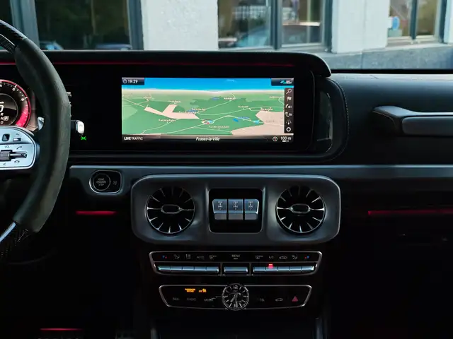 Mercedes-Benz G-Class view 24
