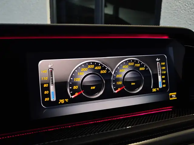 Mercedes-Benz G-Class view 30
