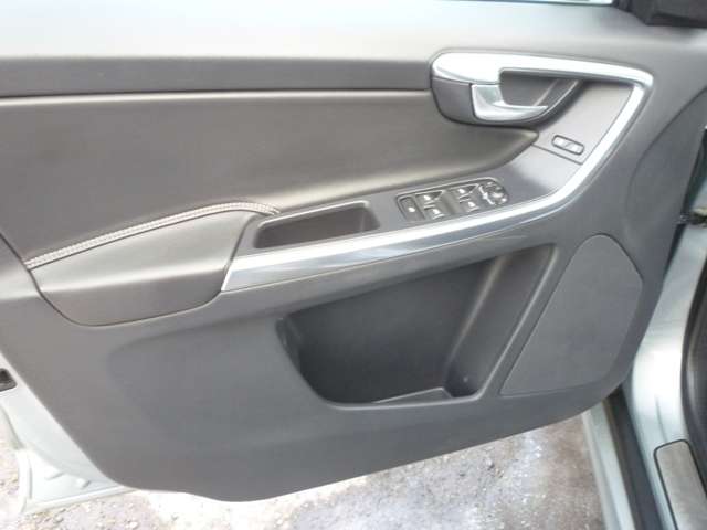 2014 Volvo XC60 AWD 5dr T6 R-Design Platinum thumb 18