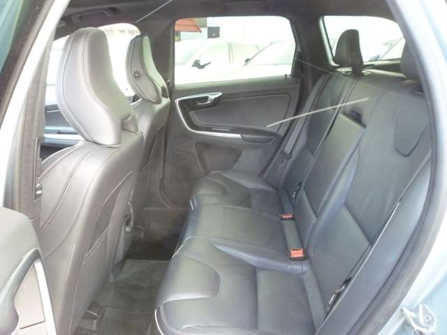 2014 Volvo XC60 AWD 5dr T6 R-Design Platinum thumb 13