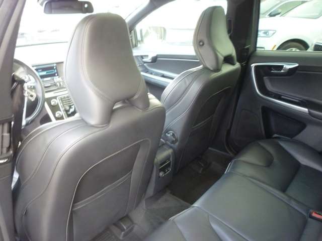 2014 Volvo XC60 AWD 5dr T6 R-Design Platinum thumb 14