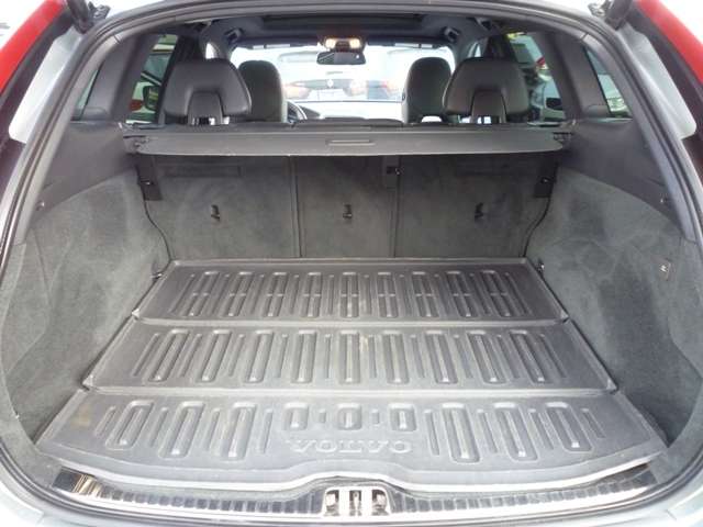 2014 Volvo XC60 AWD 5dr T6 R-Design Platinum thumb 31