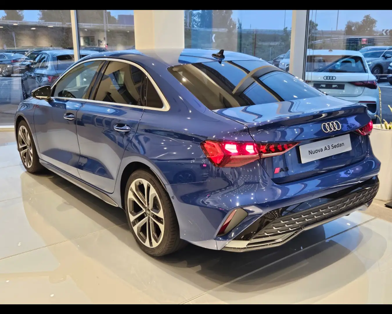 Audi A3 Sedan 2.0 tdi S line edition 150cv s-tronic Blu/Azzurro - 2