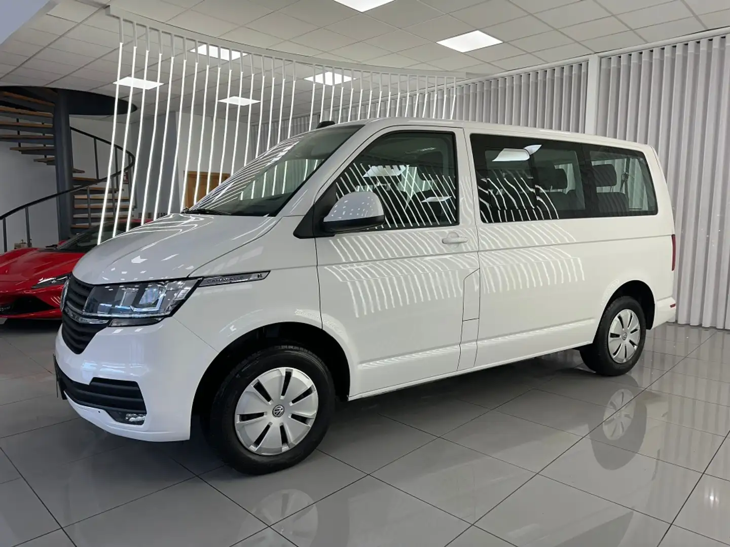 Volkswagen T5 Caravelle 2.0TDI Batalla Corta 81kW Білий - 2