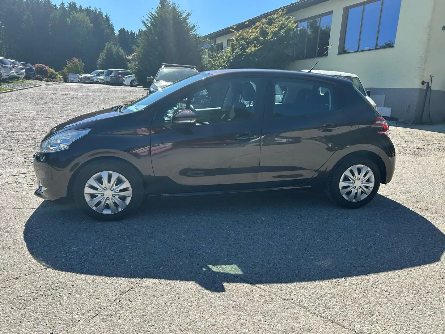 Peugeot 208 Active, Freisprecheranlage, Pickerl bis 10/25 Braun - 1