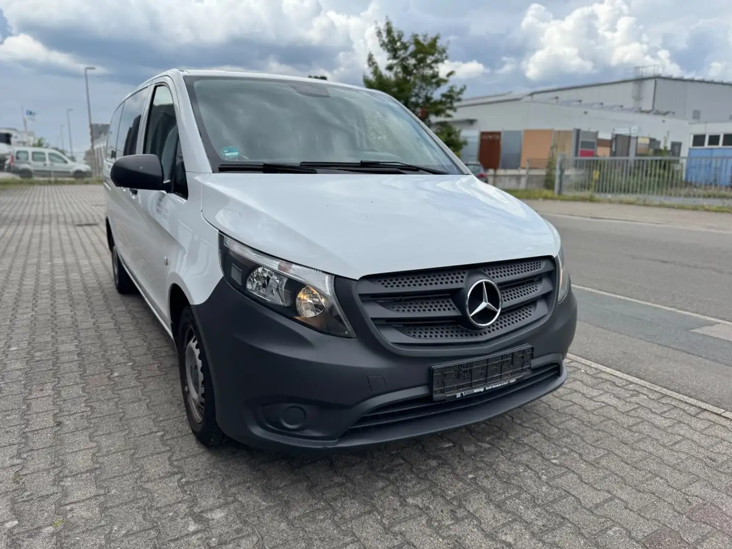 Mercedes-Benz Vito 111 Extra Lang 9-Sitzer Blanco - 1