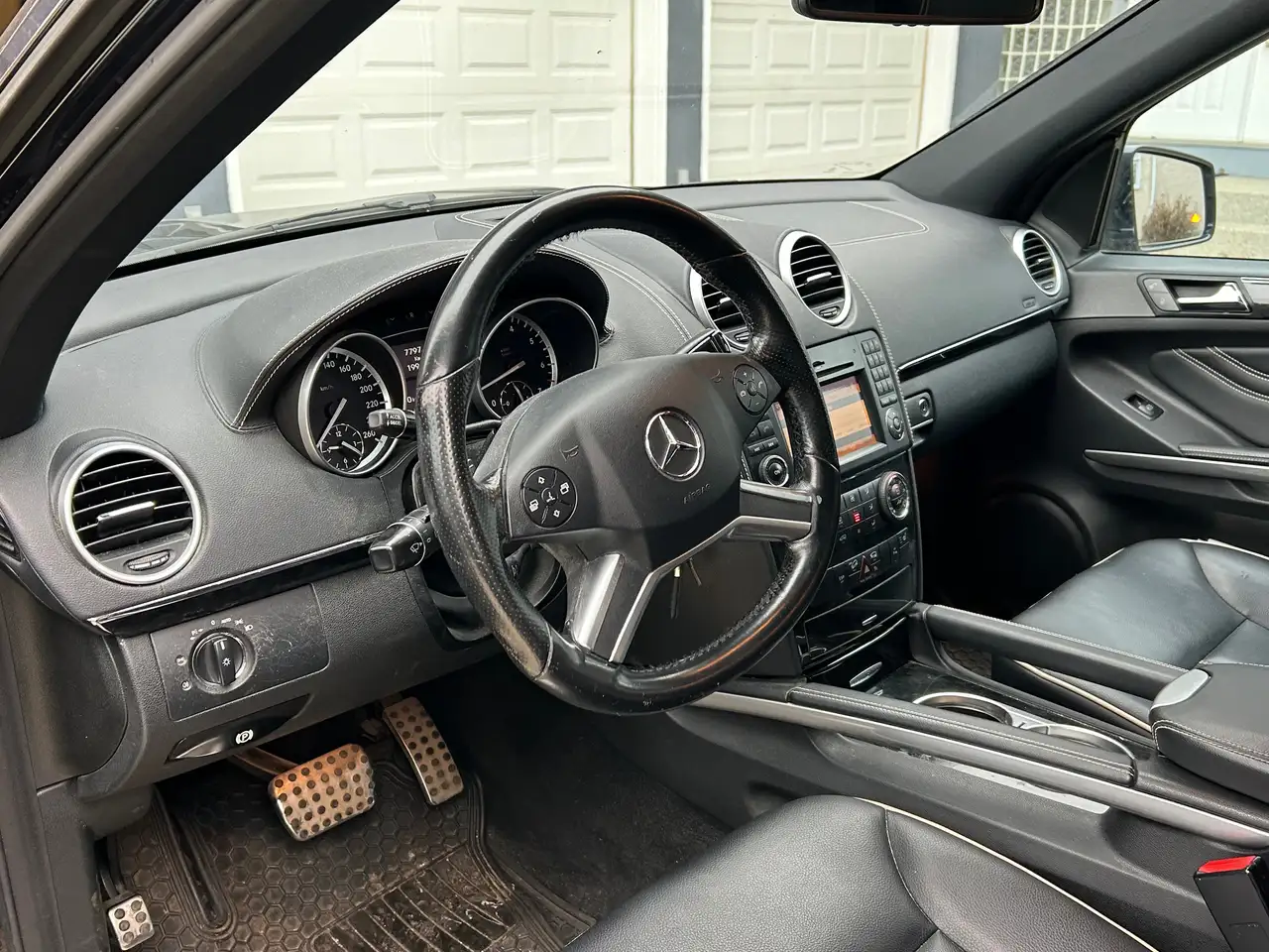 Mercedes-Benz M-Class снимка Mercedes-Benz M-Class
