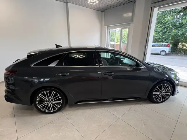 Kia ProCeed view 6