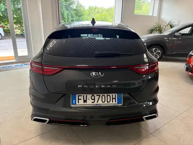 Kia ProCeed view 4