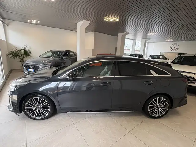 Kia ProCeed view 3