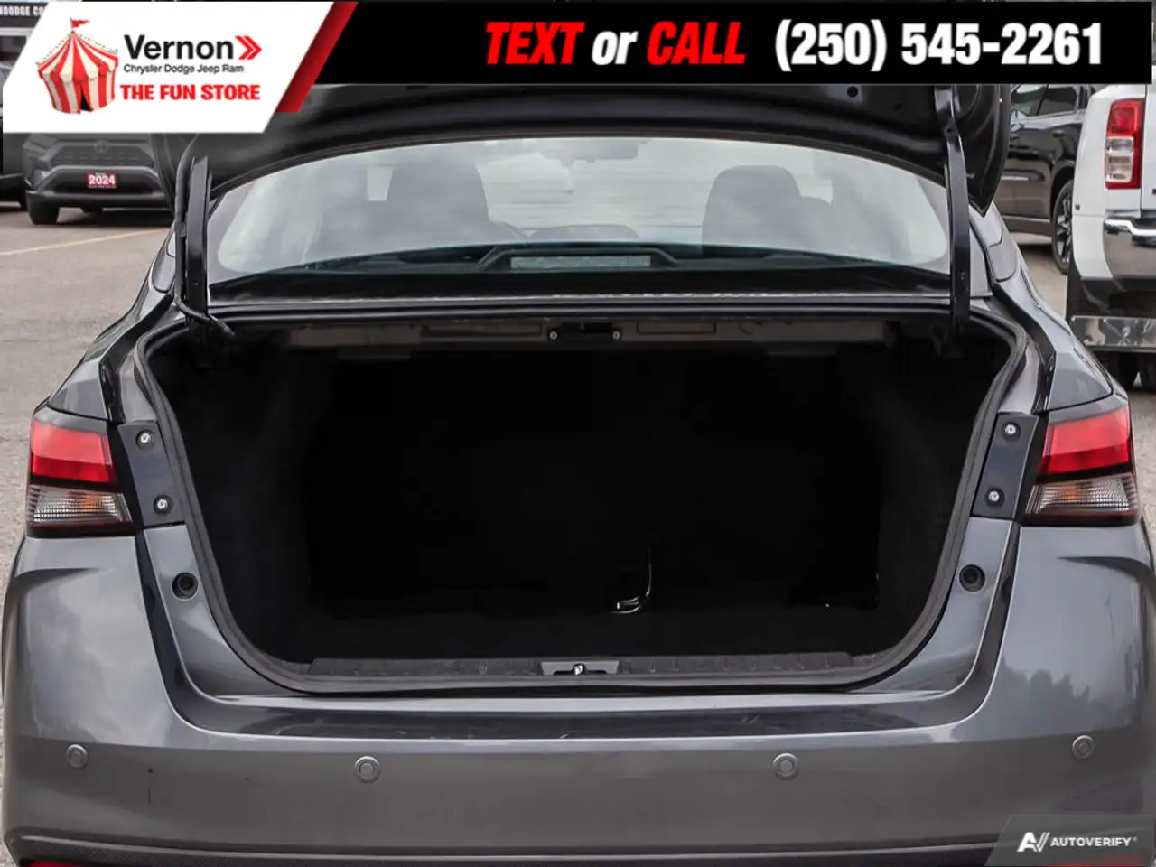 Nissan Versa photo Nissan Versa