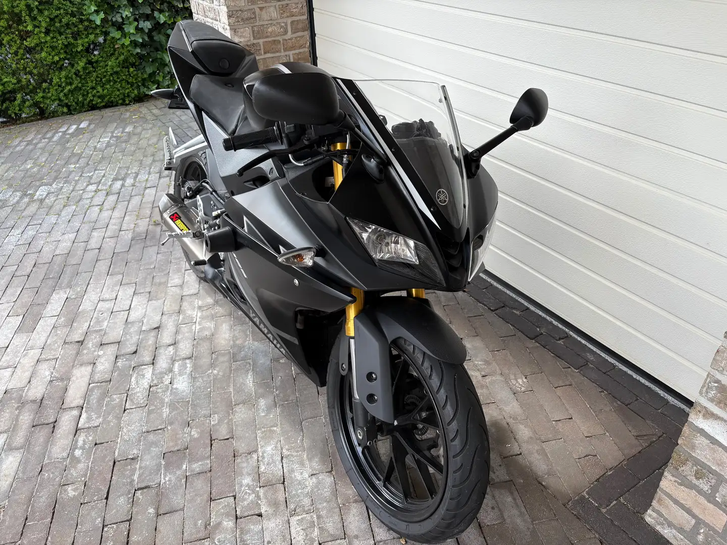 Yamaha YZF-R125 Czarny - 2