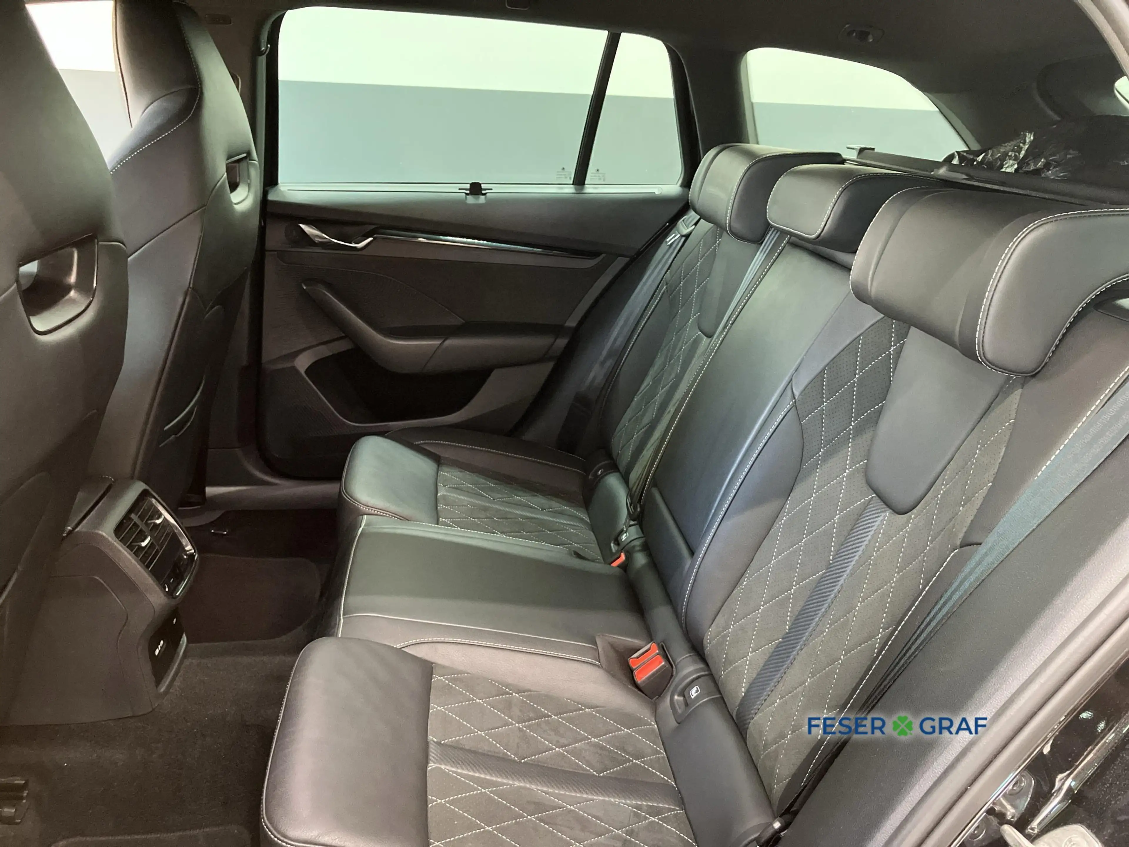 Skoda Octavia Combi RS+ TSI DSG Canton RFK HUD DCC ACC — photo 9