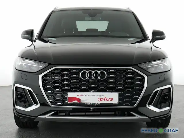 Audi Q5 view 11