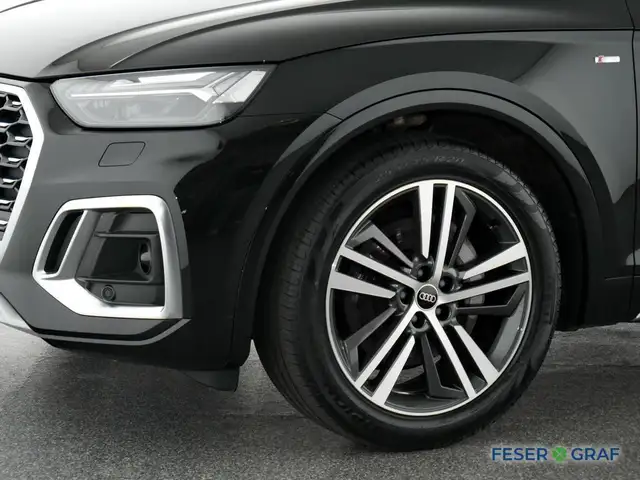 Audi Q5 view 14