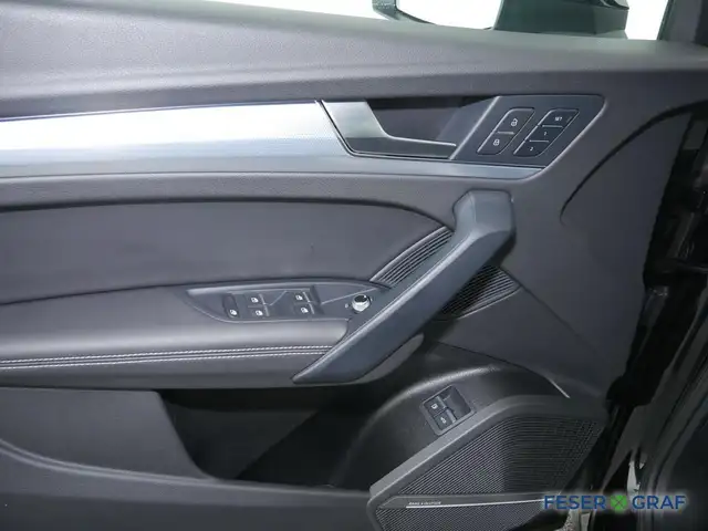 Audi Q5 view 6